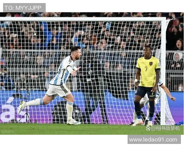 足球明星跪滑照引发热议球迷热情与争议交织的背后故事