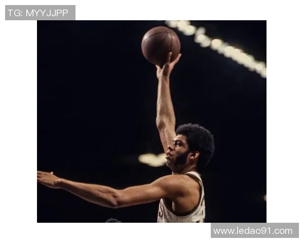 加州篮球明星的崛起与挑战：从街头到NBA的奋斗历程与辉煌成就